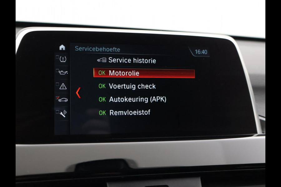 BMW X1 sDrive18i AUT. SPORTLINE + TREKHAAK | LED | SPORTSTOELEN | STOELVERWARMING | NAVIGATIE