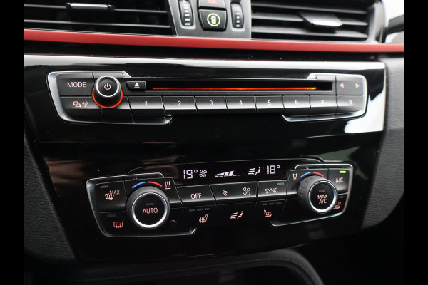 BMW X1 sDrive18i AUT. SPORTLINE + TREKHAAK | LED | SPORTSTOELEN | STOELVERWARMING | NAVIGATIE