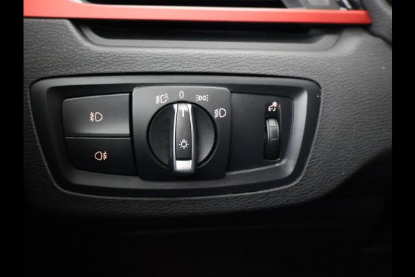 BMW X1 sDrive18i AUT. SPORTLINE + TREKHAAK | LED | SPORTSTOELEN | STOELVERWARMING | NAVIGATIE