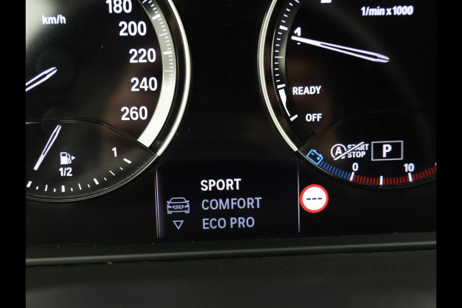 BMW X1 sDrive18i AUT. SPORTLINE + TREKHAAK | LED | SPORTSTOELEN | STOELVERWARMING | NAVIGATIE