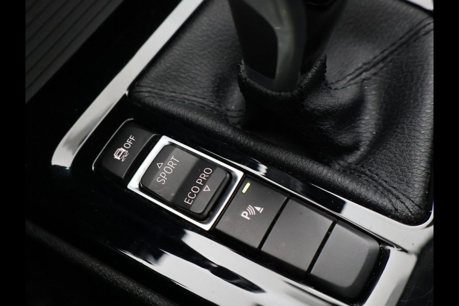 BMW X1 sDrive18i AUT. SPORTLINE + TREKHAAK | LED | SPORTSTOELEN | STOELVERWARMING | NAVIGATIE