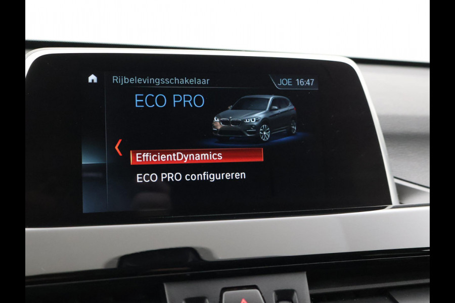 BMW X1 sDrive18i AUT. SPORTLINE + TREKHAAK | LED | SPORTSTOELEN | STOELVERWARMING | NAVIGATIE