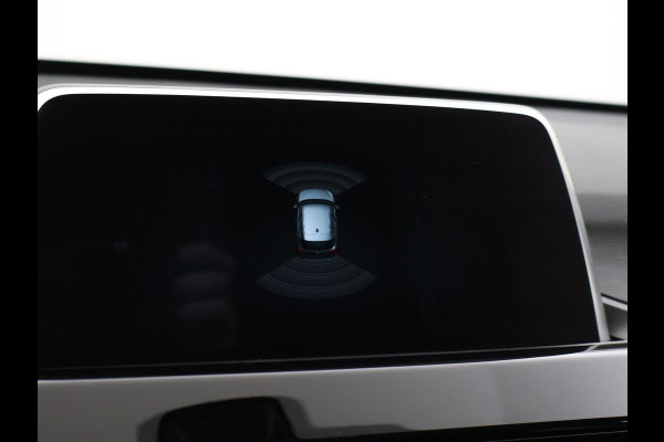 BMW X1 sDrive18i AUT. SPORTLINE + TREKHAAK | LED | SPORTSTOELEN | STOELVERWARMING | NAVIGATIE
