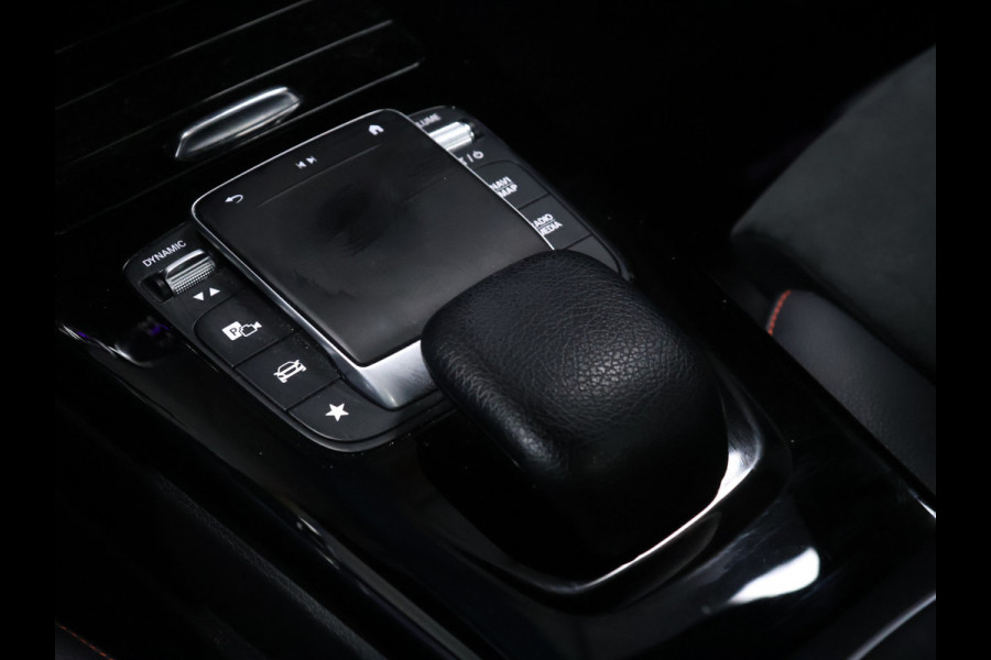 Mercedes-Benz CLA-Klasse Shooting Brake 250 e AMG Limited FULL OPTION [ADAPTIVE CRUISE, CAMERA, APPLE CARPLAY,  MEMORY SEATS, SCHUIFKANTELDAK, SFEERVERLICHTING, DIGITAL DASH, TREKHAAK, HALF LEDER, NAVIGATIE, NIEUWSTAAT]