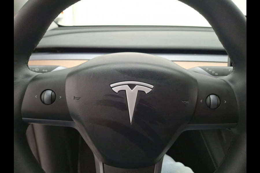 Tesla Model Y Aut. STD Range Plus | Navi | Panorama | Camera