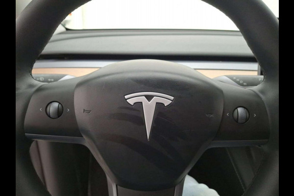 Tesla Model Y Aut. STD Range Plus | Navi | Panorama | Camera