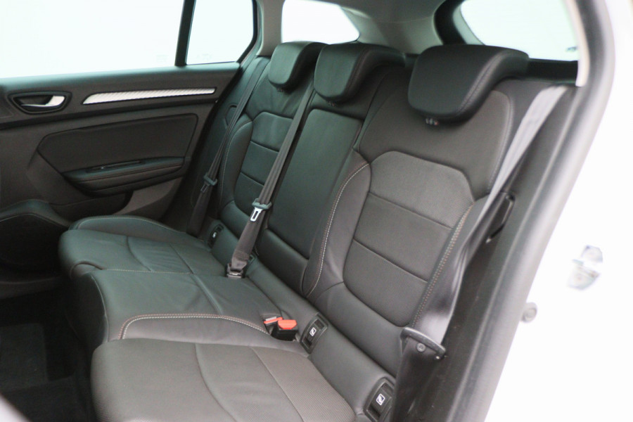 Renault Mégane Estate 1.6 E-Tech Plug-In Hybrid 160 R.S. Line Leer, Schuif-/Kanteldak, Apple Carplay, BOSE, Trekhaak, Camera