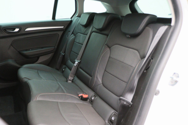 Renault Mégane Estate 1.6 E-Tech Plug-In Hybrid 160 R.S. Line Leer, Schuif-/Kanteldak, Apple Carplay, BOSE, Trekhaak, Camera