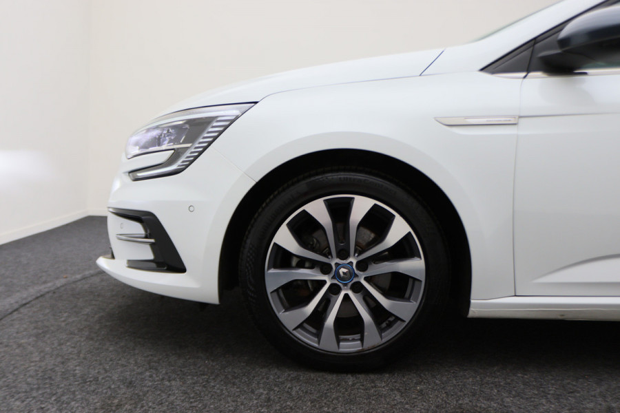 Renault Mégane Estate 1.6 E-Tech Plug-In Hybrid 160 R.S. Line Leer, Schuif-/Kanteldak, Apple Carplay, BOSE, Trekhaak, Camera