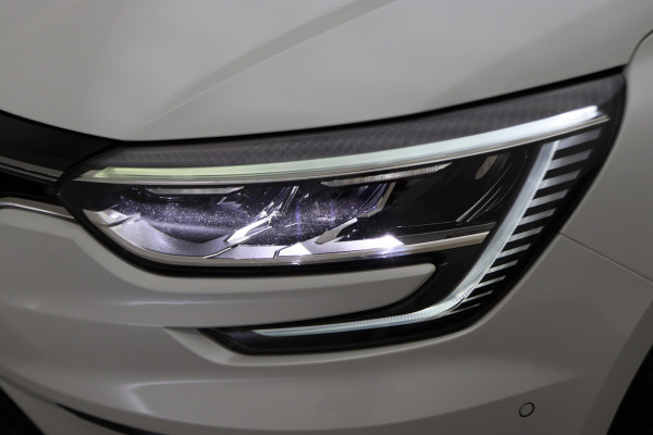 Renault Mégane Estate 1.6 E-Tech Plug-In Hybrid 160 R.S. Line Leer, Schuif-/Kanteldak, Apple Carplay, BOSE, Trekhaak, Camera