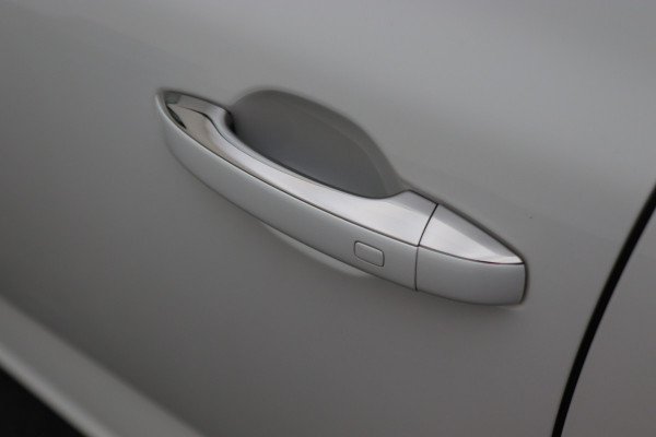 Renault Mégane Estate 1.6 E-Tech Plug-In Hybrid 160 R.S. Line Leer, Schuif-/Kanteldak, Apple Carplay, BOSE, Trekhaak, Camera