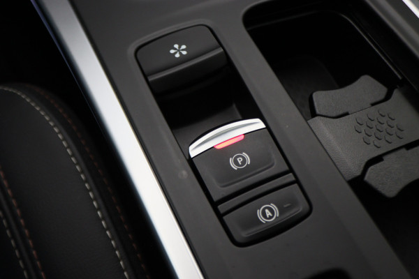 Renault Mégane Estate 1.6 E-Tech Plug-In Hybrid 160 R.S. Line Leer, Schuif-/Kanteldak, Apple Carplay, BOSE, Trekhaak, Camera