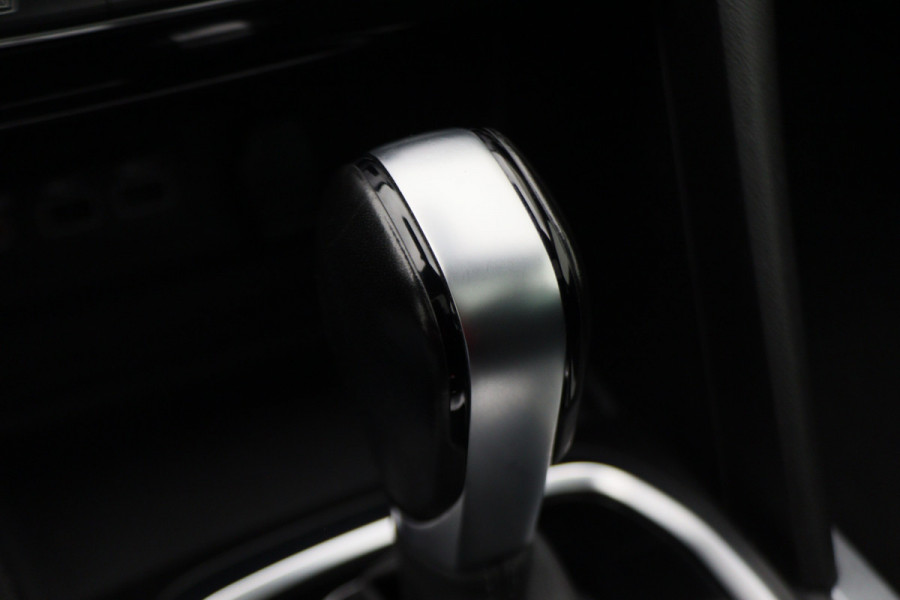 Renault Mégane Estate 1.6 E-Tech Plug-In Hybrid 160 R.S. Line Leer, Schuif-/Kanteldak, Apple Carplay, BOSE, Trekhaak, Camera