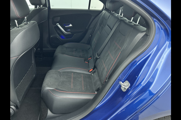 Mercedes-Benz A-Klasse 250 e AMG Plug-In Hybride AMG Line | Night Pakket | Trekhaak | Sfeerverlichting  | Achteruitrijcamera | Stuur en Stoelverwarming. Inclusief 24 maanden MB Certified garantie voor Europa.