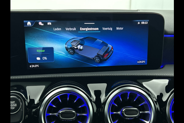Mercedes-Benz A-Klasse 250 e AMG Plug-In Hybride AMG Line | Night Pakket | Trekhaak | Sfeerverlichting  | Achteruitrijcamera | Stuur en Stoelverwarming. Inclusief 24 maanden MB Certified garantie voor Europa.