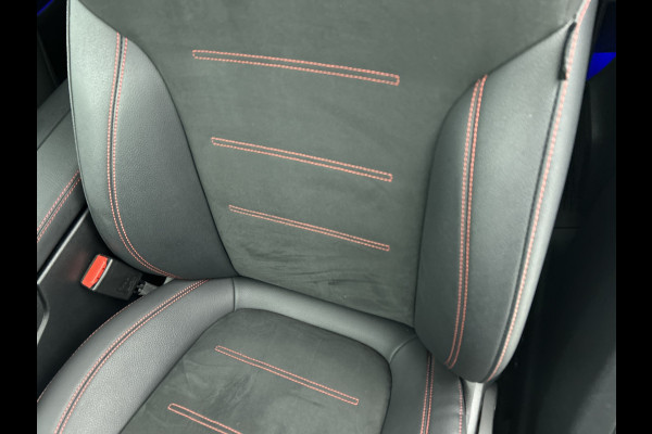 Mercedes-Benz A-Klasse 250 e AMG Plug-In Hybride AMG Line | Night Pakket | Trekhaak | Sfeerverlichting  | Achteruitrijcamera | Stuur en Stoelverwarming. Inclusief 24 maanden MB Certified garantie voor Europa.