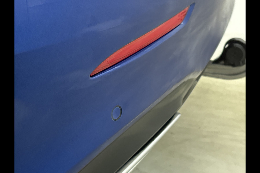 Mercedes-Benz A-Klasse 250 e AMG Plug-In Hybride AMG Line | Night Pakket | Trekhaak | Sfeerverlichting  | Achteruitrijcamera | Stuur en Stoelverwarming. Inclusief 24 maanden MB Certified garantie voor Europa.