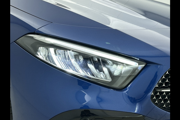 Mercedes-Benz A-Klasse 250 e AMG Plug-In Hybride AMG Line | Night Pakket | Trekhaak | Sfeerverlichting  | Achteruitrijcamera | Stuur en Stoelverwarming. Inclusief 24 maanden MB Certified garantie voor Europa.