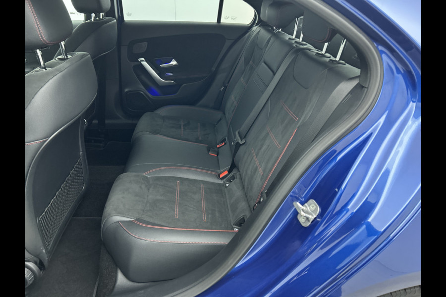 Mercedes-Benz A-Klasse 250 e AMG Plug-In Hybride AMG Line | Night Pakket | Trekhaak | Sfeerverlichting  | Achteruitrijcamera | Stuur en Stoelverwarming. Inclusief 24 maanden MB Certified garantie voor Europa.