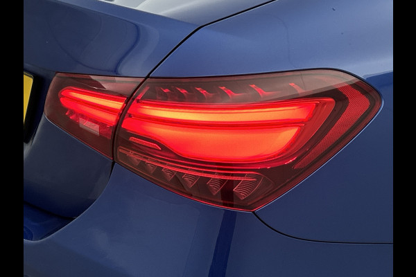 Mercedes-Benz A-Klasse 250 e AMG Plug-In Hybride AMG Line | Night Pakket | Trekhaak | Sfeerverlichting  | Achteruitrijcamera | Stuur en Stoelverwarming. Inclusief 24 maanden MB Certified garantie voor Europa.
