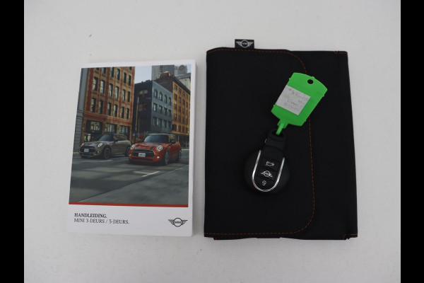 MINI Cooper S 2.0 60 Years | Panoramadak | Stoelverwarming | Leder | Head-Up | Park Assist | Carplay | Navigatie | Keyless | Full LED | Harman/Kardon | Climate control | Cruise control