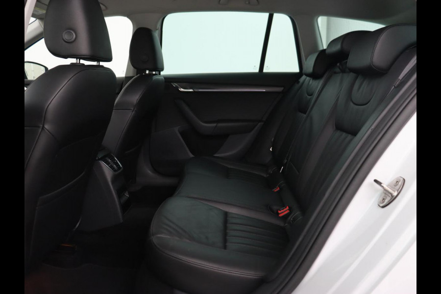 Škoda Octavia 1.0 TSI Business Edition Plus | Leder | Stoelverwarming | Virtual Cockpit | Trekhaak | Full LED | Keyless | Canton Sound | Carplay | Navigatie