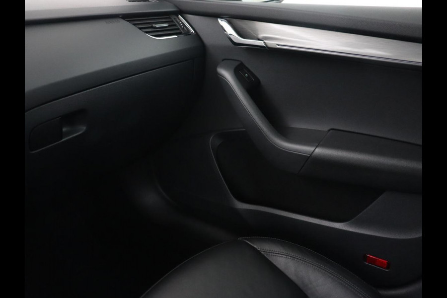 Škoda Octavia 1.0 TSI Business Edition Plus | Leder | Stoelverwarming | Virtual Cockpit | Trekhaak | Full LED | Keyless | Canton Sound | Carplay | Navigatie