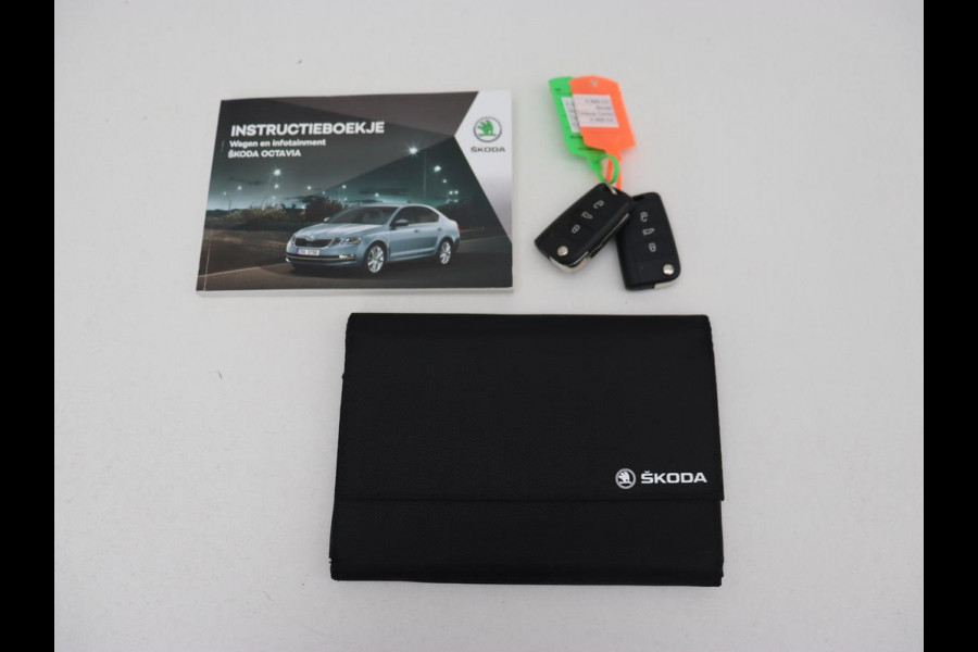 Škoda Octavia 1.0 TSI Business Edition Plus | Leder | Stoelverwarming | Virtual Cockpit | Trekhaak | Full LED | Keyless | Canton Sound | Carplay | Navigatie