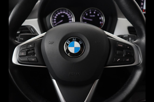 BMW X1 sDrive20i Executive | Sportstoelen | Head-Up | Full LED | Navigatie | DAB | Climate control | Parkeerhulp | Cruise control | Bluetooth