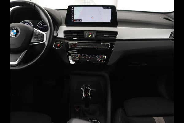 BMW X1 sDrive20i Executive | Sportstoelen | Head-Up | Full LED | Navigatie | DAB | Climate control | Parkeerhulp | Cruise control | Bluetooth