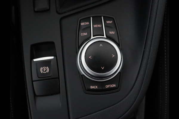 BMW X1 sDrive20i Executive | Sportstoelen | Head-Up | Full LED | Navigatie | DAB | Climate control | Parkeerhulp | Cruise control | Bluetooth