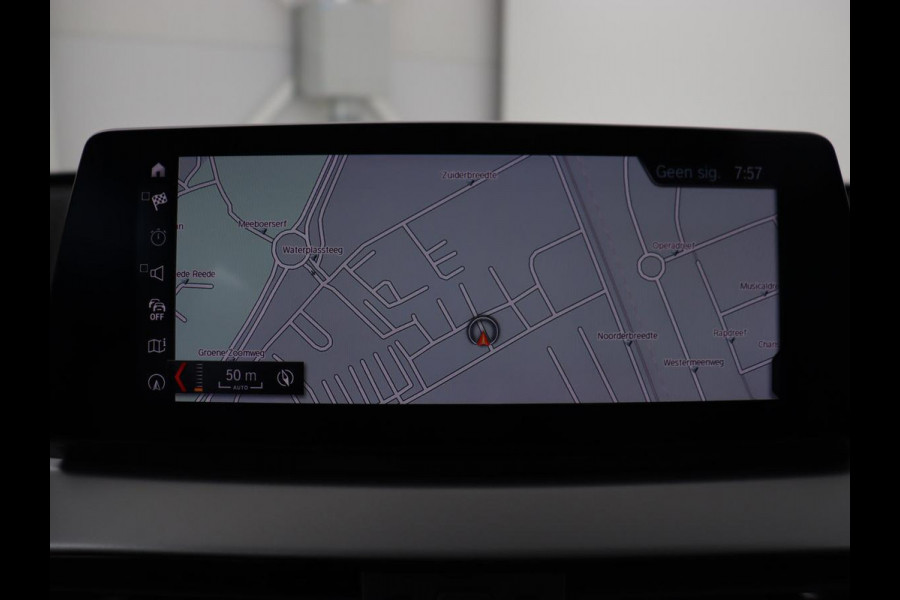 BMW X1 sDrive20i Executive | Sportstoelen | Head-Up | Full LED | Navigatie | DAB | Climate control | Parkeerhulp | Cruise control | Bluetooth