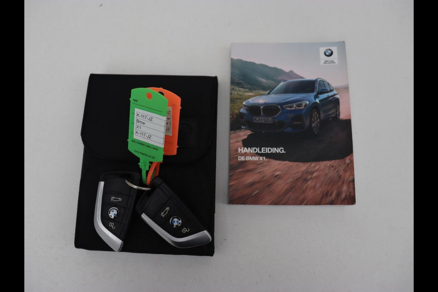 BMW X1 sDrive20i Executive | Sportstoelen | Head-Up | Full LED | Navigatie | DAB | Climate control | Parkeerhulp | Cruise control | Bluetooth