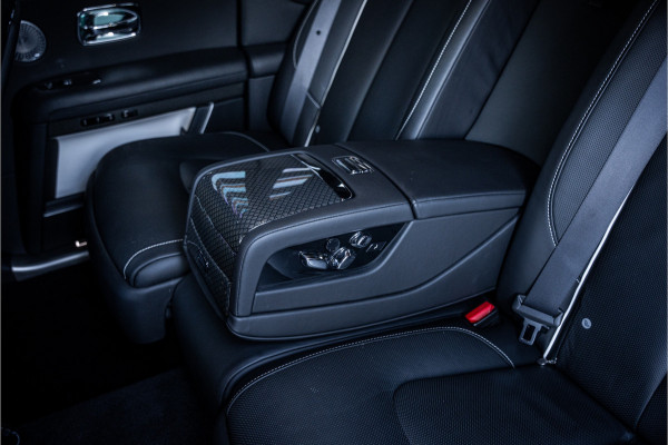 Rolls-Royce Ghost 6.75 V12 - Black Badge | Sterrenhemel | Bespoke Audio | Stoelkoeling & Massage