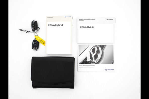 Hyundai Kona 1.6 GDI HEV Fashion (INCL-BTW) Aut. *NAVI-FULLMAP | DIGI-COCKPIT | FULL-LED | KEYLESS | CAMERA | HEAD-UP | SHIFT-PADDLES | DAB | COMFORT-SEATS | PRIVACY-GLASS | TOWBAR | 16 "ALU*