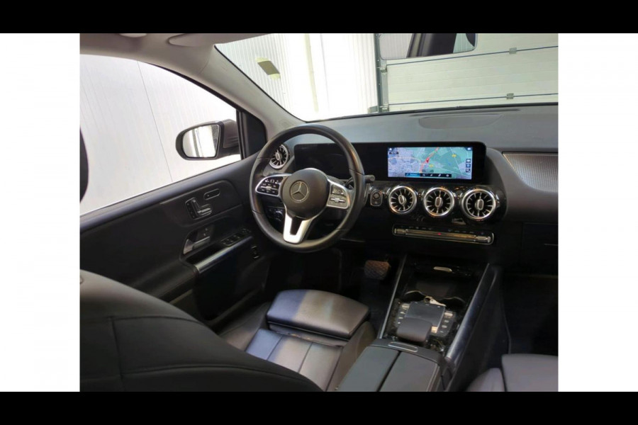 Mercedes-Benz B-Klasse 200 Business Solution Luxury NL AUTO | WIDESCREEN | PANO | CAMERA | TREKHAAK