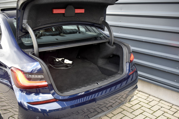 BMW 3 Serie 330e M Sport Individual | Pano | ACC | Laser Light | Memory | Harman/Kardon | Camera |