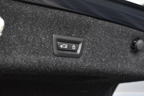 BMW 3 Serie 330e M Sport Individual | Pano | ACC | Laser Light | Memory | Harman/Kardon | Camera |