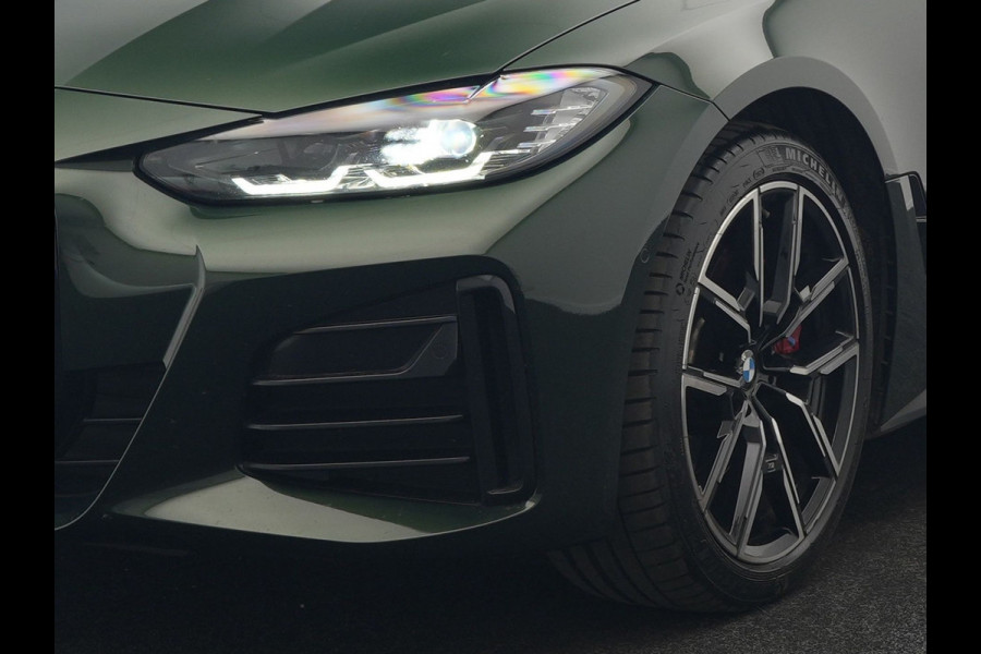 BMW 4 Serie Gran Coupé 430i M Sport 245pk Dealer O.H Sanremo Green | Panodak | Lederen Competition Stoelen Memory & Verwarmd | Adaptive Onderstel | 360 Camera | Harman & Kardon | 19" L.M | Carbon | Apple Carplay | Navigatie | Blis | Virtual | DAB |