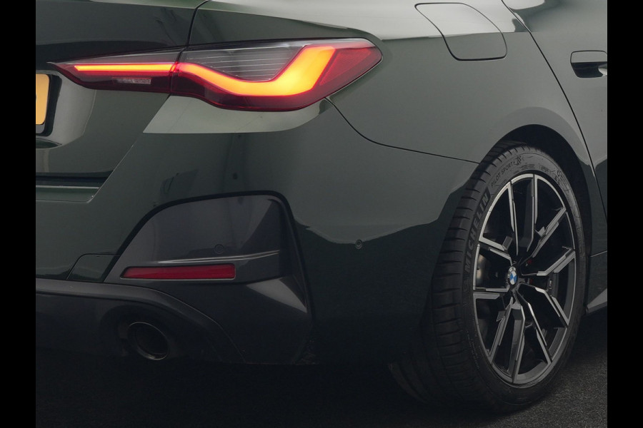 BMW 4 Serie Gran Coupé 430i M Sport 245pk Dealer O.H Sanremo Green | Panodak | Lederen Competition Stoelen Memory & Verwarmd | Adaptive Onderstel | 360 Camera | Harman & Kardon | 19" L.M | Carbon | Apple Carplay | Navigatie | Blis | Virtual | DAB |