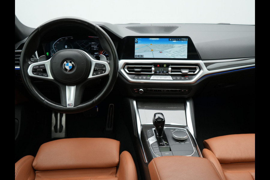BMW 4 Serie Gran Coupé 430i M Sport 245pk Dealer O.H Sanremo Green | Panodak | Lederen Competition Stoelen Memory & Verwarmd | Adaptive Onderstel | 360 Camera | Harman & Kardon | 19" L.M | Carbon | Apple Carplay | Navigatie | Blis | Virtual | DAB |