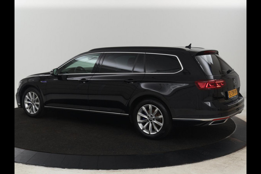 Volkswagen Passat 1.4 TSI PHEV GTE | Trekhaak | Stoelverwarming | Camera | Adaptive cruise | Carplay | Matrix LED | Navigatie | Massage | Climate control | Bluetooth | Plug In