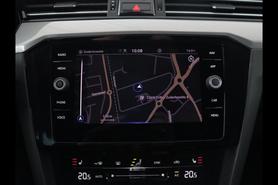 Volkswagen Passat 1.4 TSI PHEV GTE | Trekhaak | Stoelverwarming | Camera | Adaptive cruise | Carplay | Matrix LED | Navigatie | Massage | Climate control | Bluetooth | Plug In