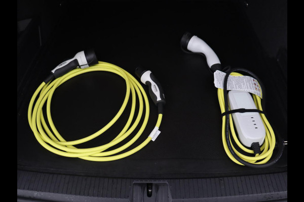 Volkswagen Passat 1.4 TSI PHEV GTE | Trekhaak | Stoelverwarming | Camera | Adaptive cruise | Carplay | Matrix LED | Navigatie | Massage | Climate control | Bluetooth | Plug In
