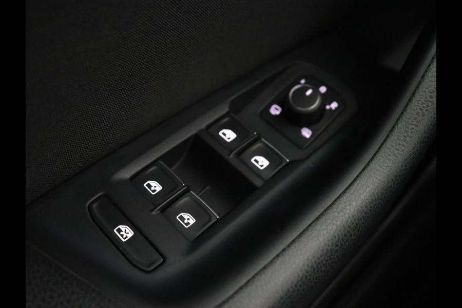 Volkswagen Passat 1.4 TSI PHEV GTE | Trekhaak | Stoelverwarming | Camera | Adaptive cruise | Carplay | Matrix LED | Navigatie | Massage | Climate control | Bluetooth | Plug In