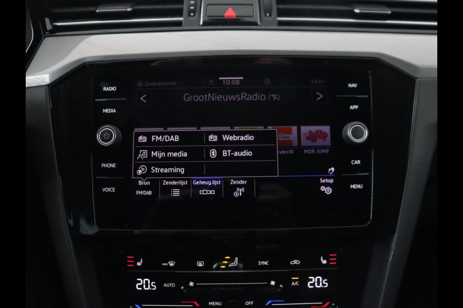 Volkswagen Passat 1.4 TSI PHEV GTE | Trekhaak | Stoelverwarming | Camera | Adaptive cruise | Carplay | Matrix LED | Navigatie | Massage | Climate control | Bluetooth | Plug In