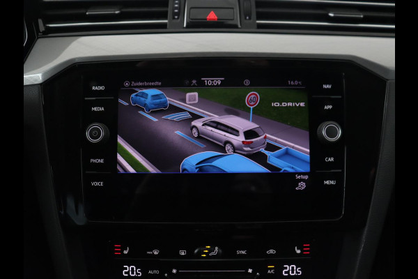 Volkswagen Passat 1.4 TSI PHEV GTE | Trekhaak | Stoelverwarming | Camera | Adaptive cruise | Carplay | Matrix LED | Navigatie | Massage | Climate control | Bluetooth | Plug In