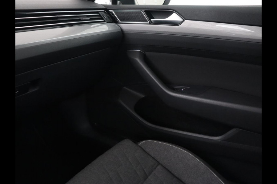 Volkswagen Passat 1.4 TSI PHEV GTE | Trekhaak | Stoelverwarming | Camera | Adaptive cruise | Carplay | Matrix LED | Navigatie | Massage | Climate control | Bluetooth | Plug In