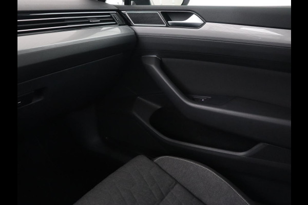 Volkswagen Passat 1.4 TSI PHEV GTE | Trekhaak | Stoelverwarming | Camera | Adaptive cruise | Carplay | Matrix LED | Navigatie | Massage | Climate control | Bluetooth | Plug In