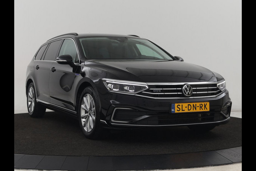 Volkswagen Passat 1.4 TSI PHEV GTE | Trekhaak | Stoelverwarming | Camera | Adaptive cruise | Carplay | Matrix LED | Navigatie | Massage | Climate control | Bluetooth | Plug In